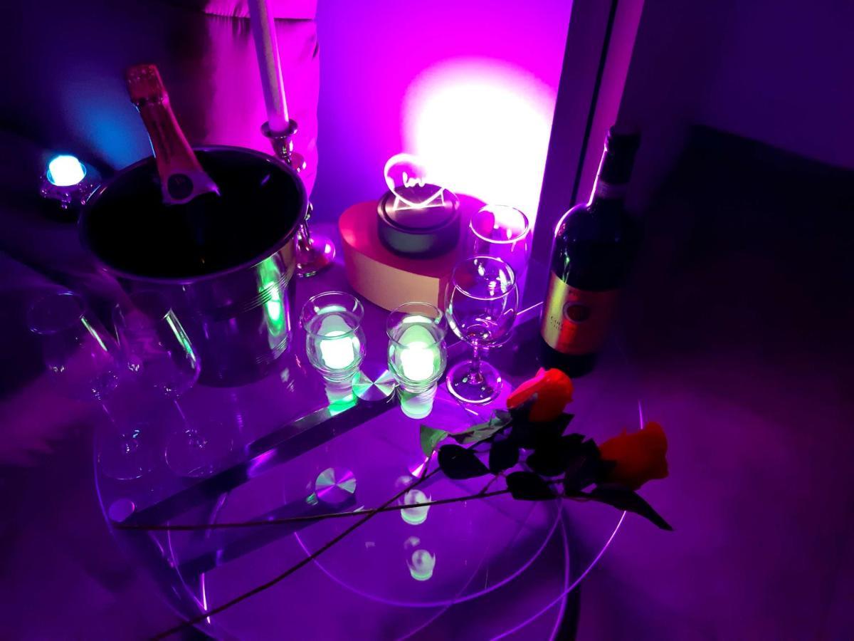 Un Sejour Romantique En Couple Avec Jacuzzi Prive Chromotherapie Jardin Maison Privee Ychoux Bagian luar foto