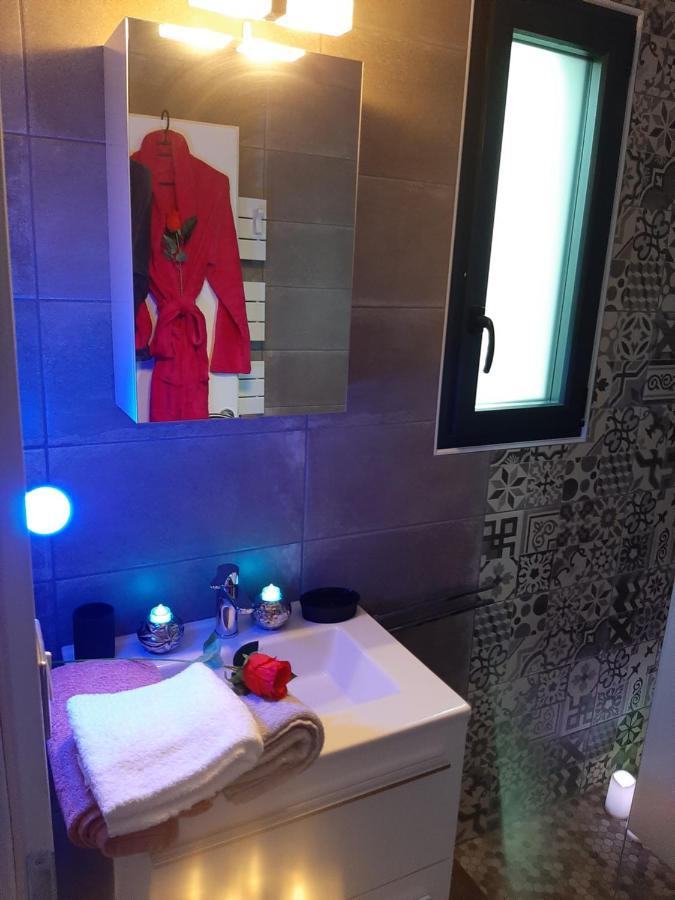 Un Sejour Romantique En Couple Avec Jacuzzi Prive Chromotherapie Jardin Maison Privee Ychoux Bagian luar foto