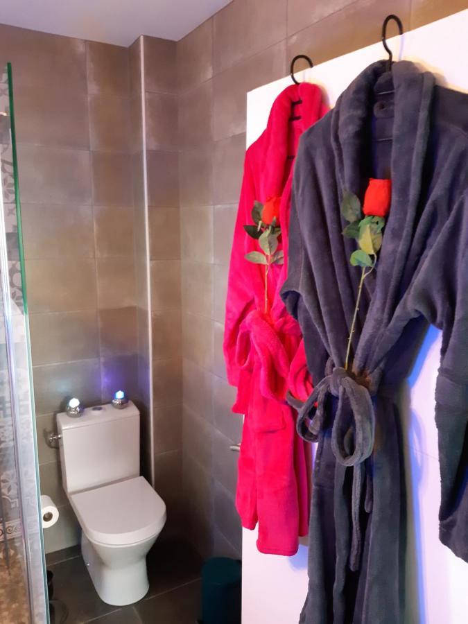 Un Sejour Romantique En Couple Avec Jacuzzi Prive Chromotherapie Jardin Maison Privee Ychoux Bagian luar foto