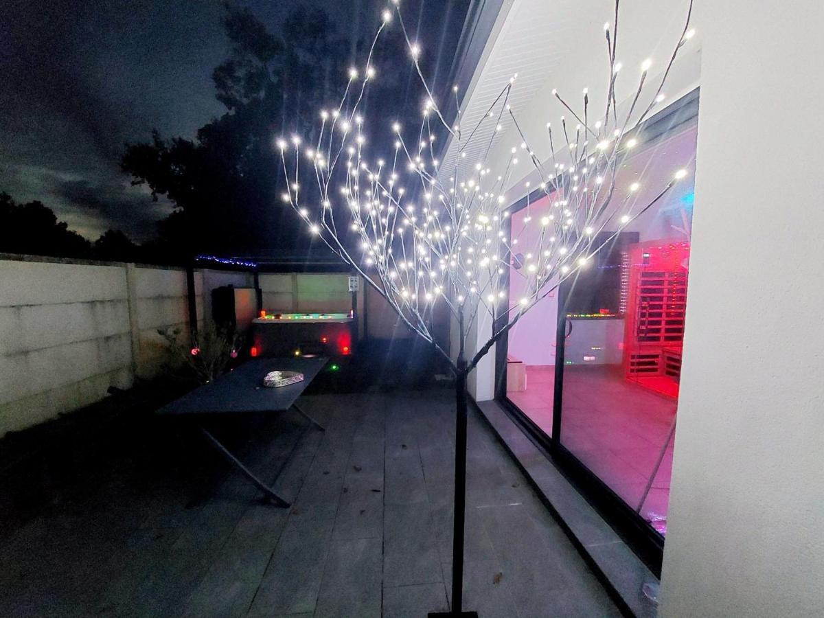 Un Sejour Romantique En Couple Avec Jacuzzi Prive Chromotherapie Jardin Maison Privee Ychoux Bagian luar foto