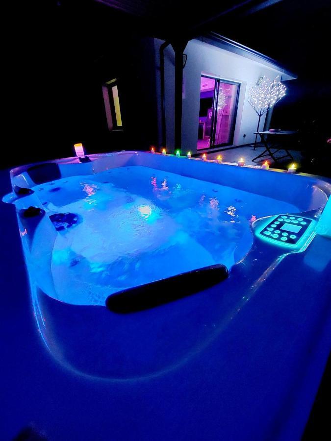 Un Sejour Romantique En Couple Avec Jacuzzi Prive Chromotherapie Jardin Maison Privee Ychoux Bagian luar foto