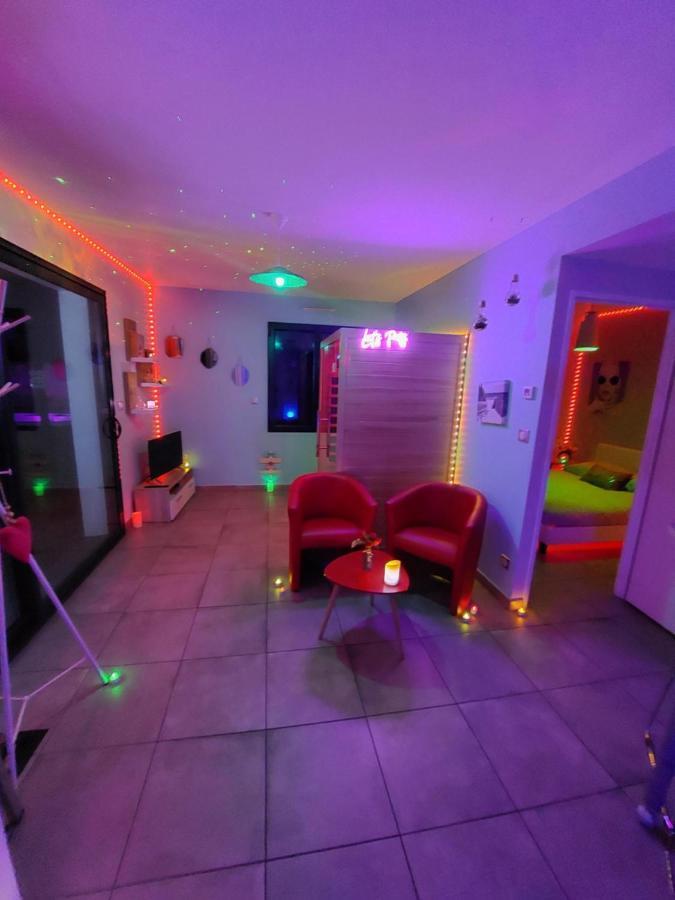 Un Sejour Romantique En Couple Avec Jacuzzi Prive Chromotherapie Jardin Maison Privee Ychoux Bagian luar foto