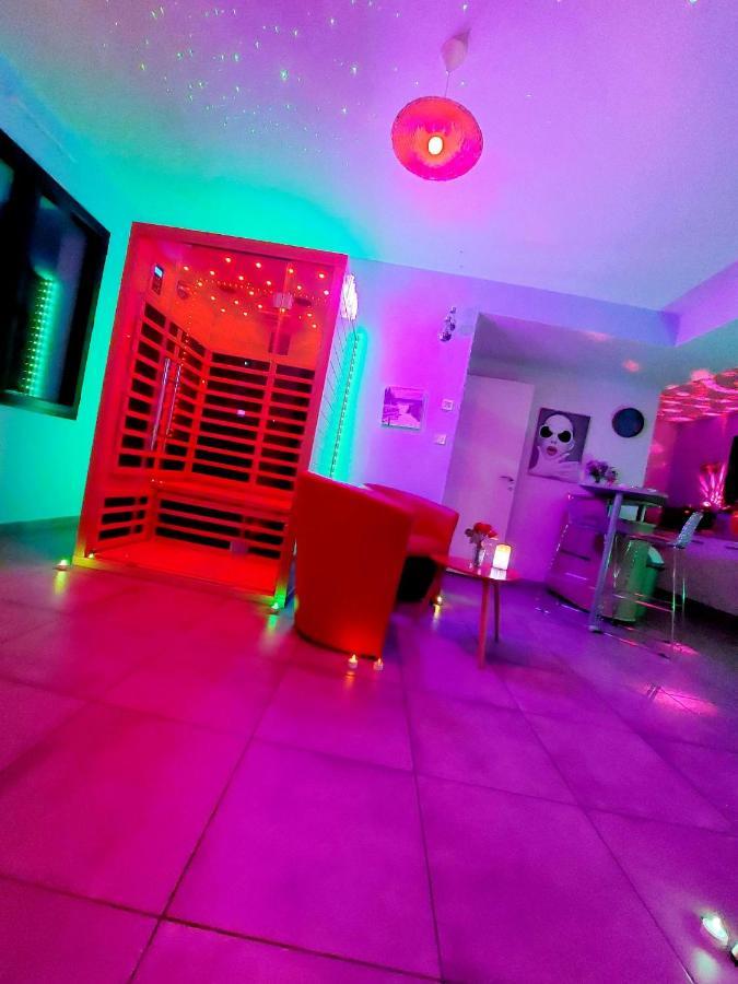 Un Sejour Romantique En Couple Avec Jacuzzi Prive Chromotherapie Jardin Maison Privee Ychoux Bagian luar foto
