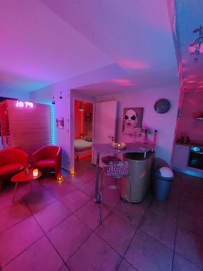 Un Sejour Romantique En Couple Avec Jacuzzi Prive Chromotherapie Jardin Maison Privee Ychoux Bagian luar foto